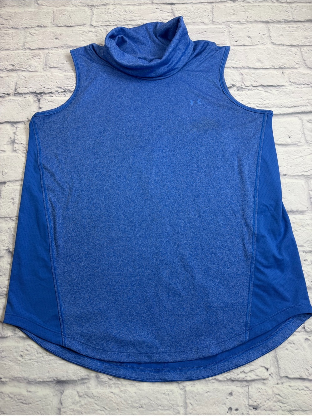 Under Armour Women’s Blue Sleeveless Turtleneck Performance Top. Size M.